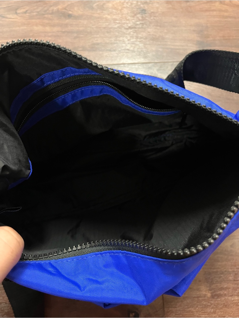 BAGGU Electric Blue Belt Bag with Black Strap - Picture 2 of 2